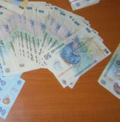 Bugetarii vor primi salariile pentru luna aprilie până la sfârşitul lunii, nu în mai